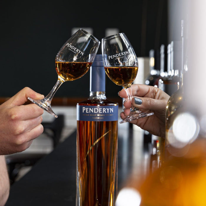 Penderyn Portwood Finish Single Malt Welsh Whisky Serving