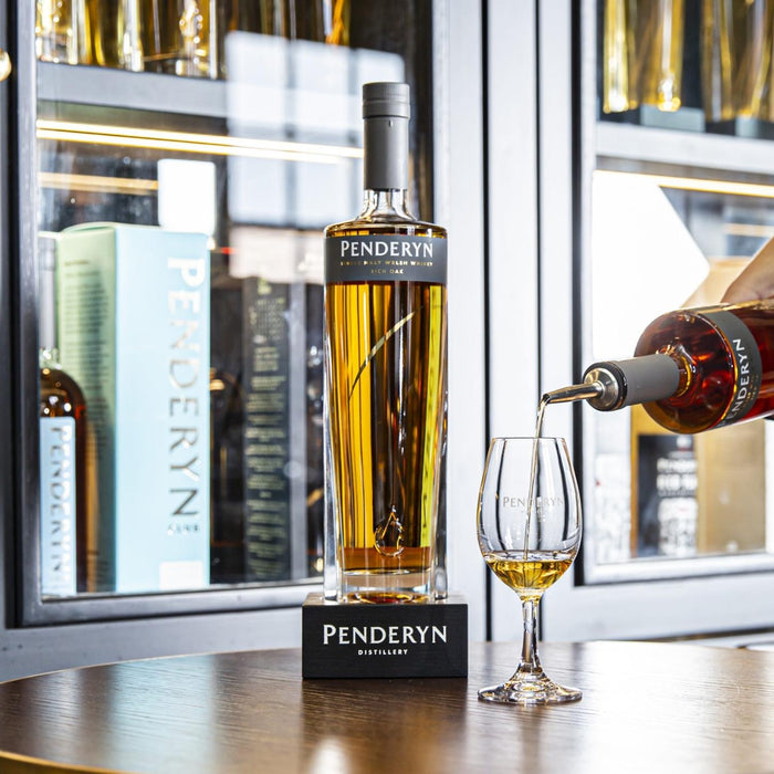 Penderyn Rich Oak Single Malt Welsh Whisky Serving